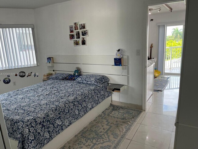 Building Photo - 280 SW 20th Rd