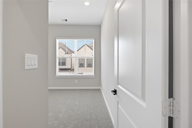 Building Photo - 6728 Parker Grv Ln