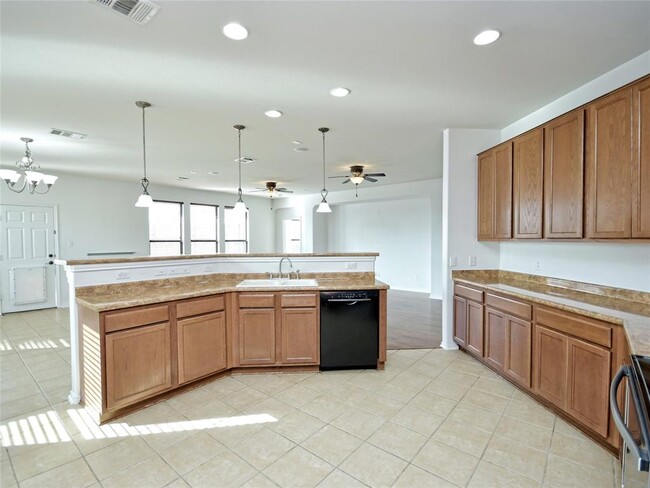 Building Photo - 501 Willow Walk Dr
