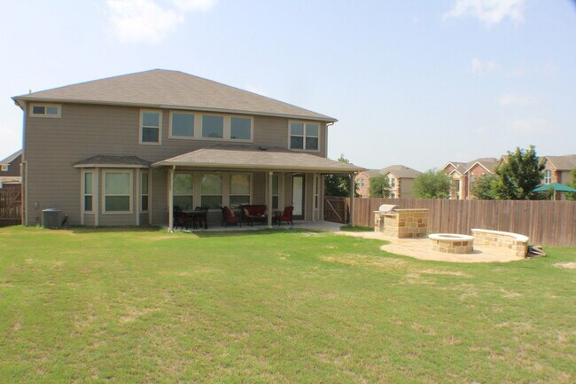 Building Photo - Beautiful spacious rental with fabulous up...