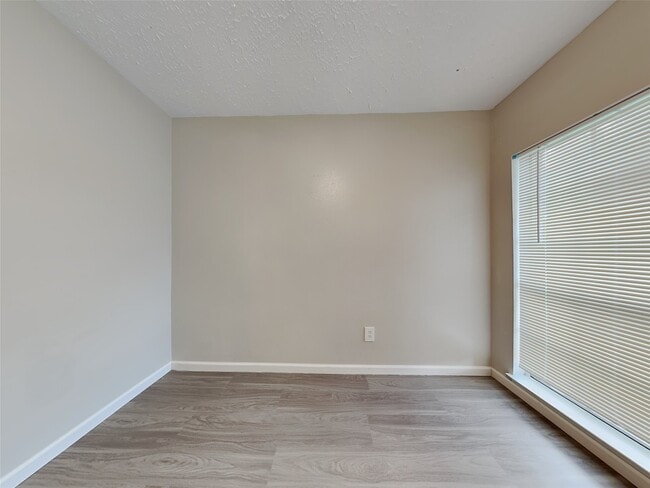 Building Photo - 12219 Lennox Gardens Dr
