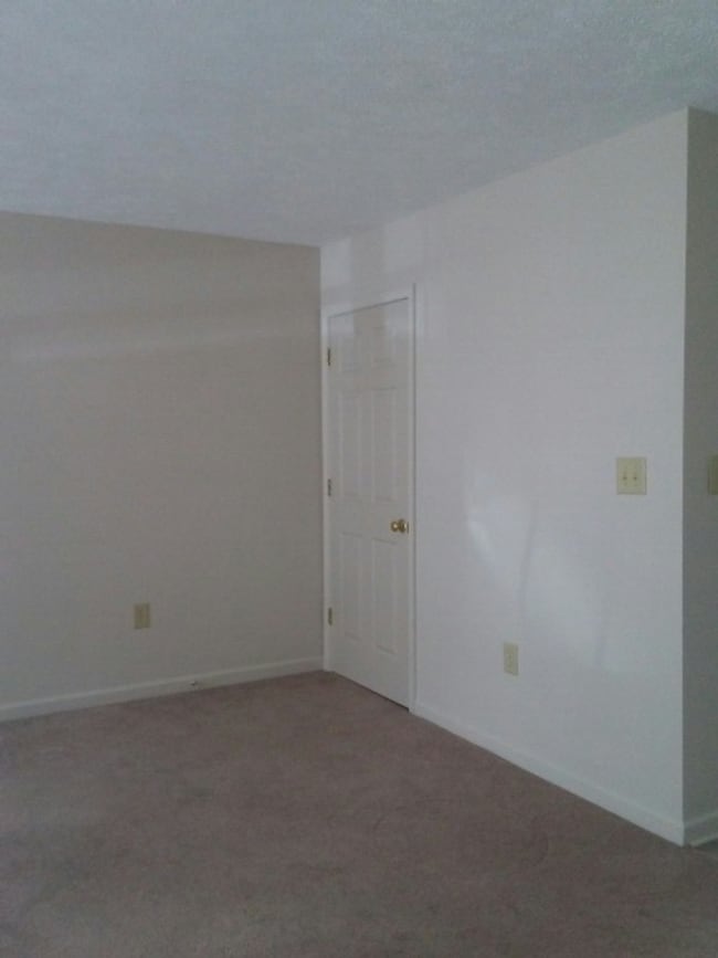 Building Photo - Townhouse located at Pikes Place