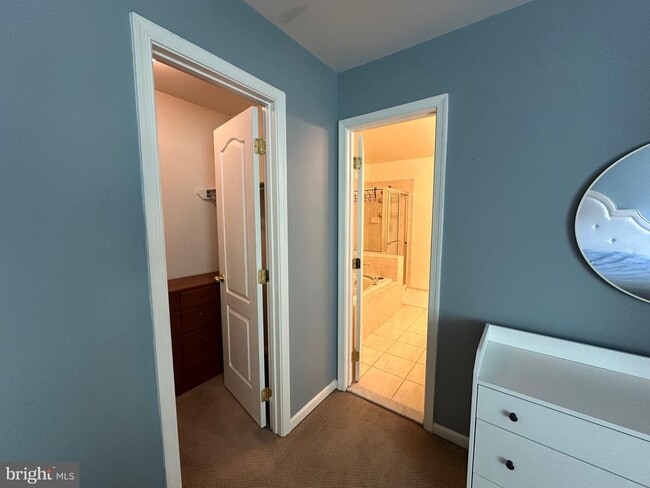 Building Photo - 28405 Pinehurst Cir