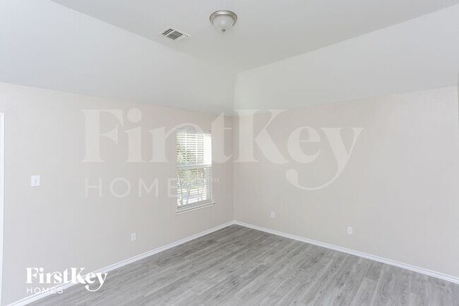 Building Photo - 5620 Old Orchard Dr