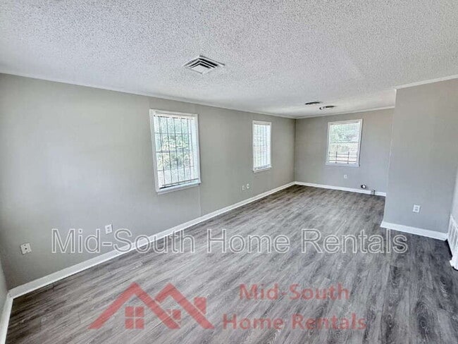 Building Photo - 566 Burlington Cir