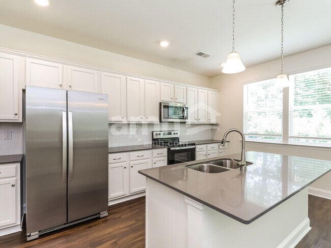 Building Photo - 559 Rivermist Dr