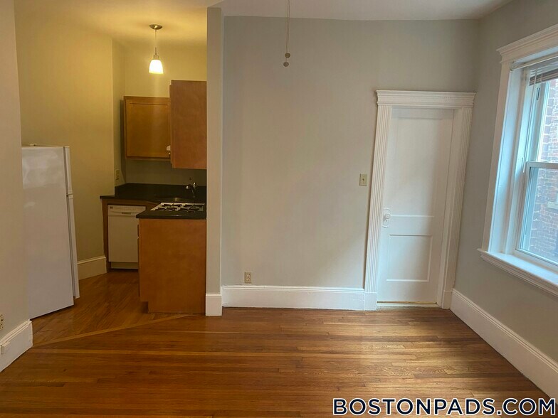 Building Photo - 38 Hemenway St