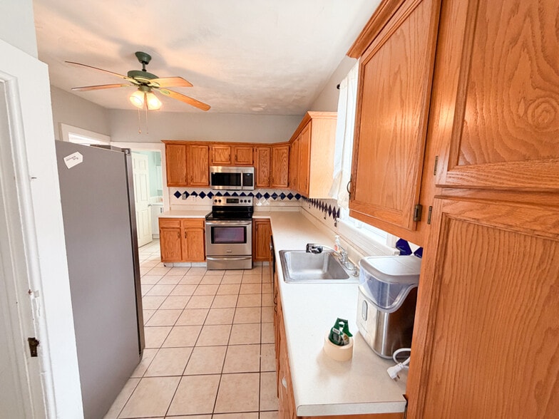 Building Photo - 78 Garfield Ave