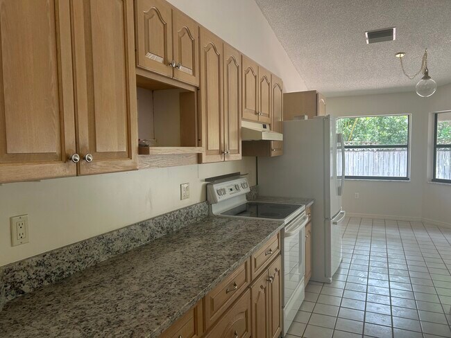 Building Photo - 4137 Woodview Dr