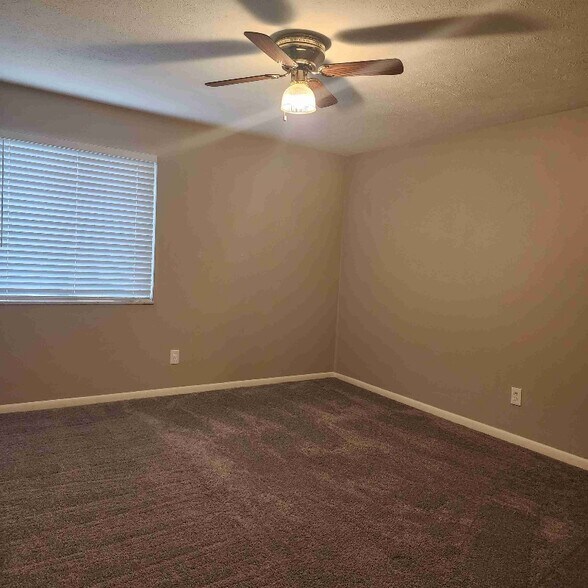 Building Photo - 21921 River Oaks Dr