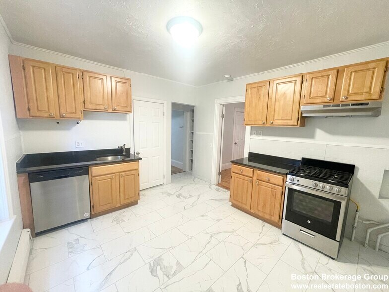 Building Photo - 30 Rawson St