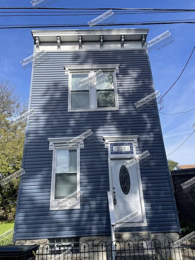 Building Photo - 222 Trevor St