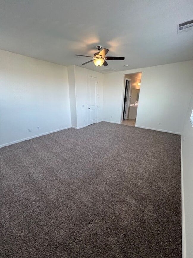 Building Photo - Northwest Bakersfield Gated Home