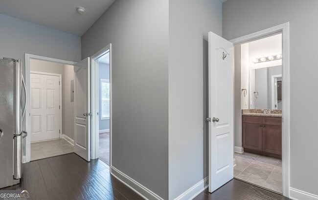 Building Photo - 1280 Binghampton Cir