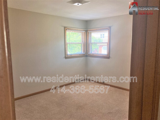 Building Photo - 3760 S Clement Ave