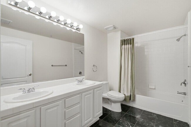 Building Photo - 880 Meridian Bay Ln