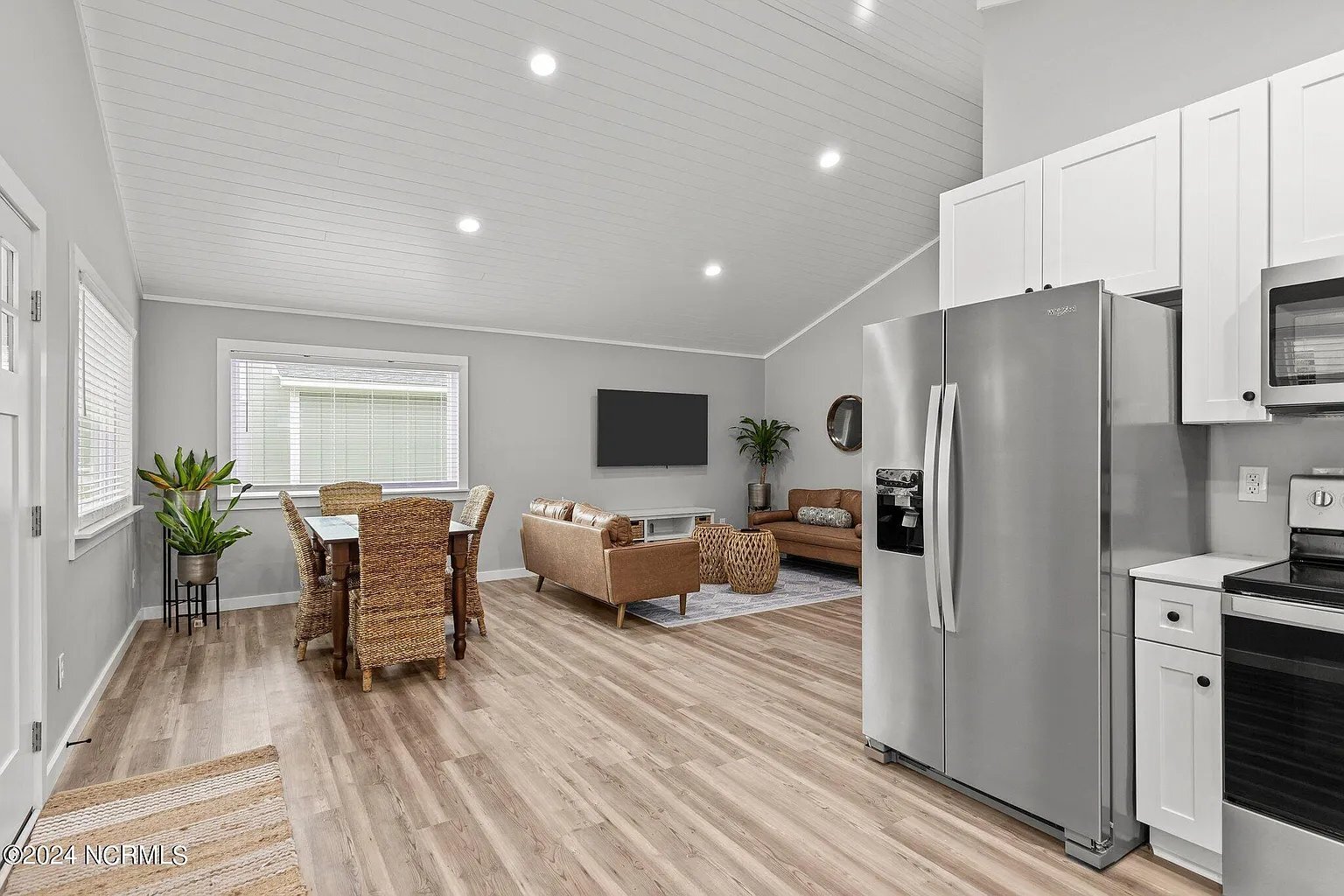 Building Photo - 148 Long Pond Lp