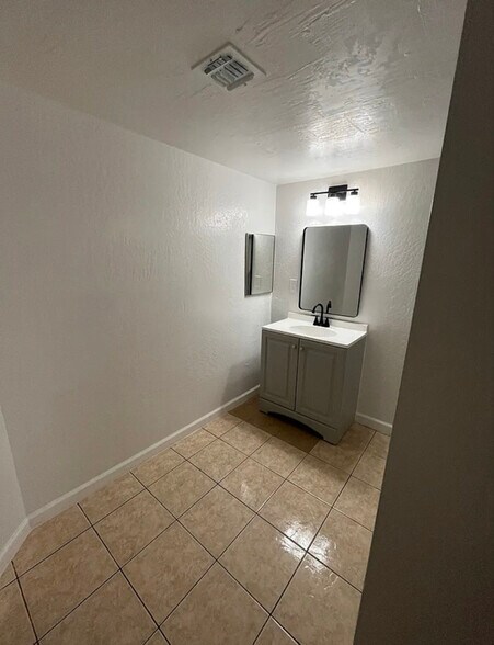 Building Photo - 12221 W Bell Rd