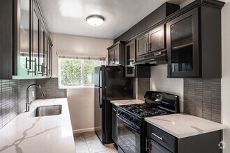 Interior Photo - 2419 S Ridgeley Dr (B)