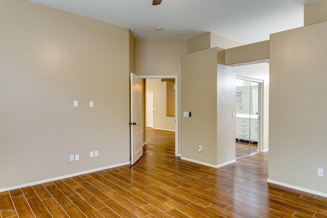 Building Photo - 966 W Citrus Way