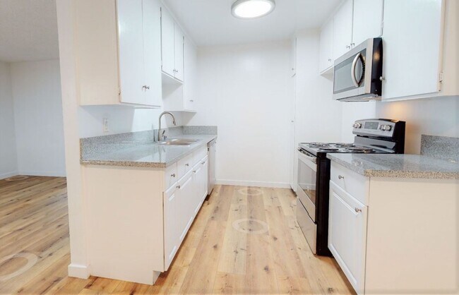 Interior Photo - 20353 Saticoy St