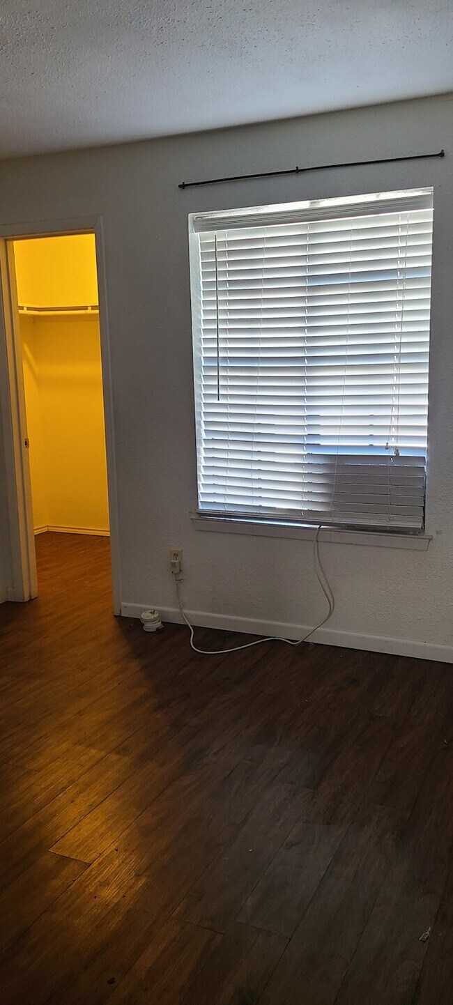 Building Photo - 1106 Verde Dr