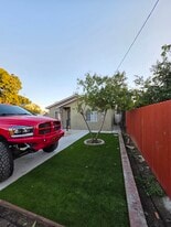 Building Photo - 770 E 12th St