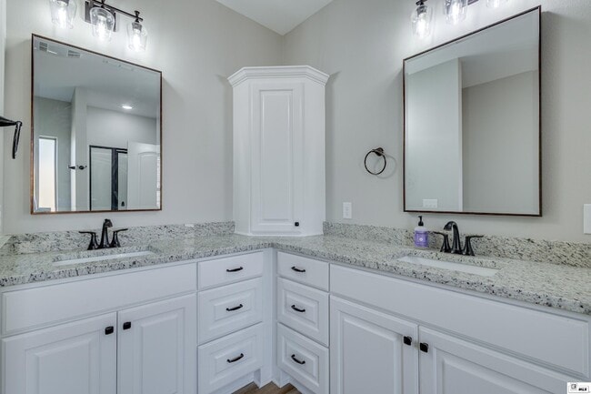 Building Photo - 134 Clearwater Cir