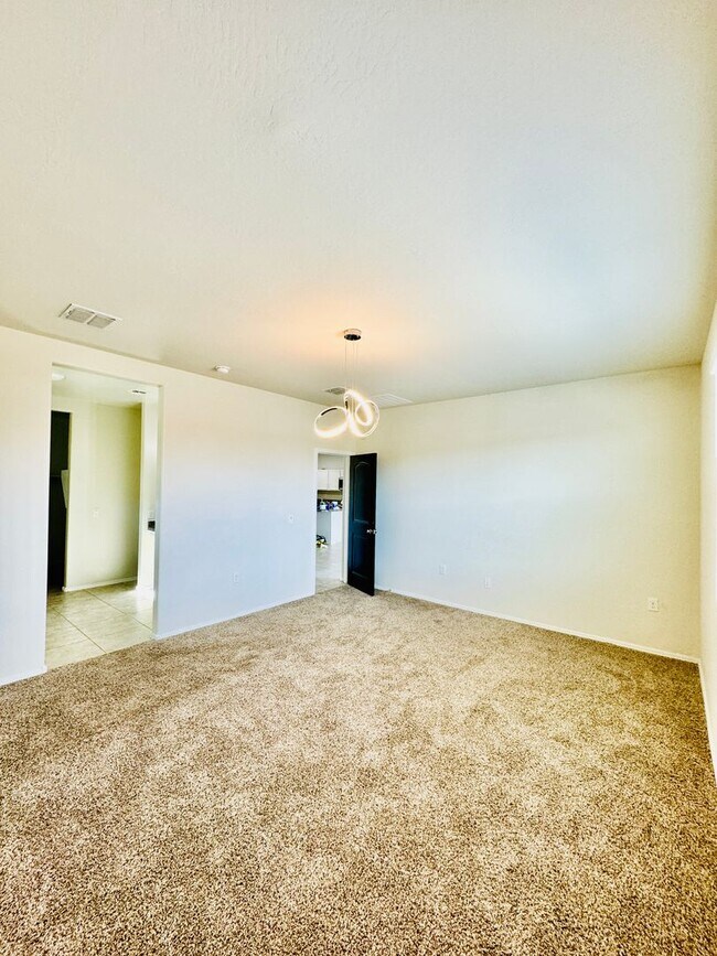 Building Photo - Single Story 3 bedroom 2 bath Magma Ranch