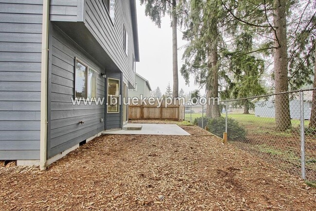 Building Photo - 4 Bed, 2.5 Bath Home in North Image Neighb...