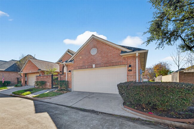 Building Photo - 8023 Oakwood Hollow St