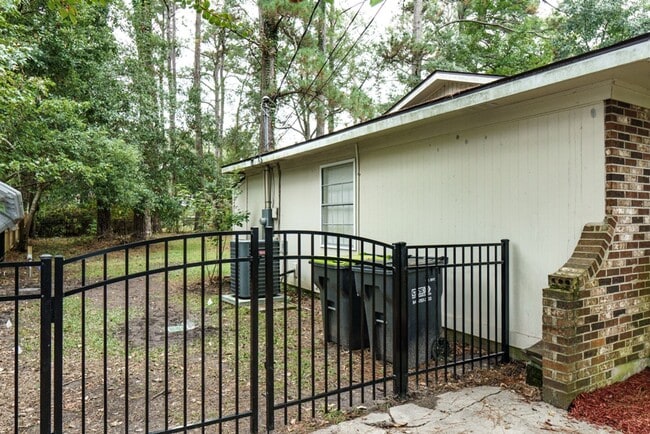 Building Photo - Beautiful 4 bedroom in the heart of Mossy Oaks!