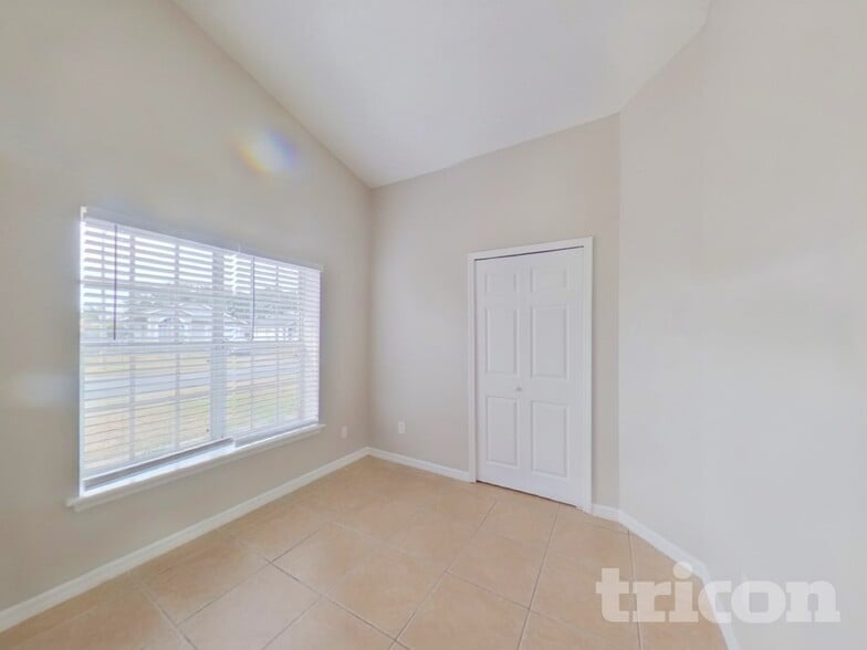 Building Photo - 9743 Red Clover Ave