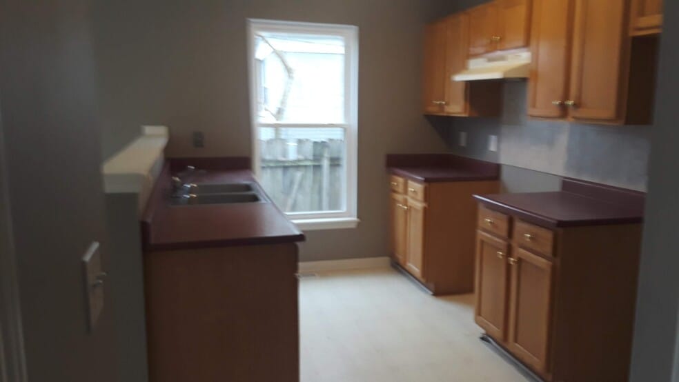 Kitchen - 1216 Lipps Ln