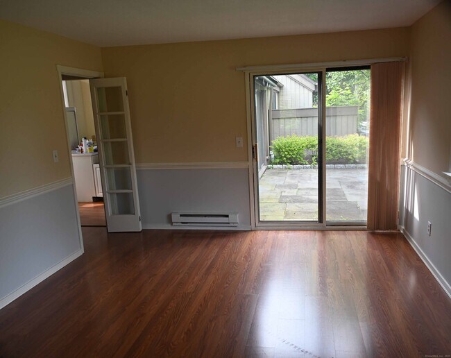 Building Photo - 540 Heritage Vlg