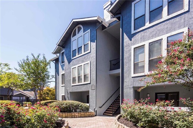 Building Photo - 6873 Peachtree Dunwoody Rd NE