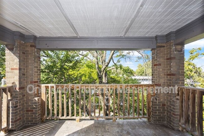 Building Photo - 3223 E 8th St