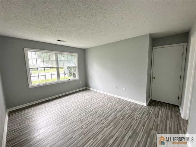 Building Photo - 610 Edpas Rd