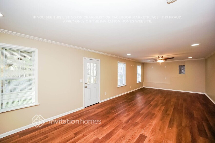 Building Photo - 6625 Forest Cross Dr