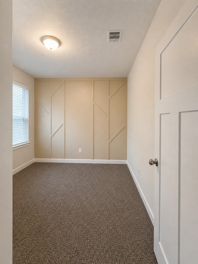 Building Photo - "Charming 3-Bedroom Retreat on Toledo Bend Drive – Spacious 1533 Sq Ft with 2 Full Baths in Colle...