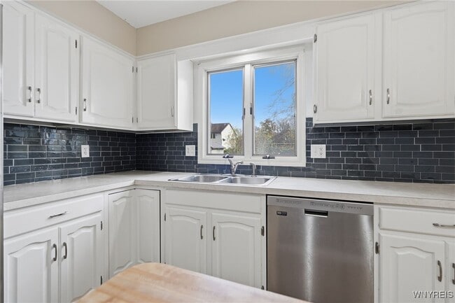 Building Photo - 8221 Clarence Ln N