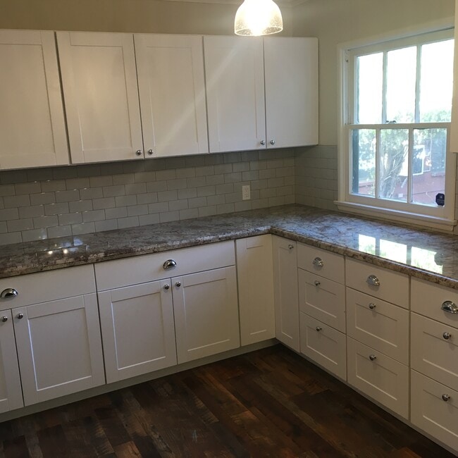 Building Photo - 5650 Rhodes Ave