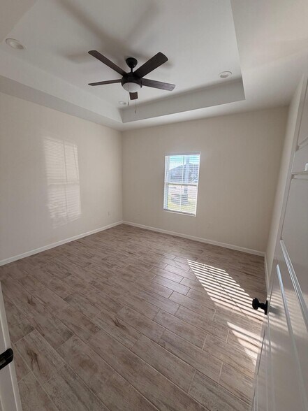 Building Photo - 487 Arboleda Ln