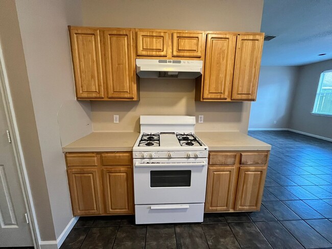 Building Photo - For Lease | 3 Bed, 2 Bath | 1,797 Sq Ft | ...