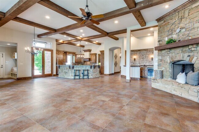 Building Photo - 2613 Round Table Blvd