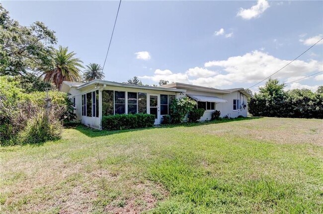 Building Photo - 1126 Woodcrest Ave
