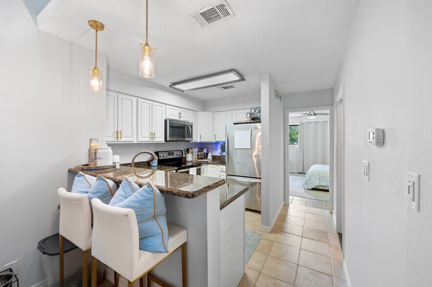 Building Photo - 5001 Grande Dr