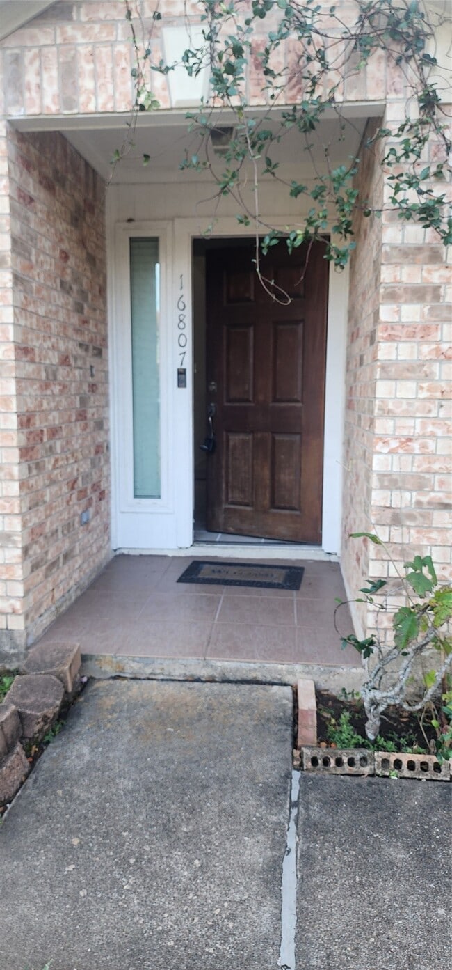 Building Photo - 16807 Sussex Dr