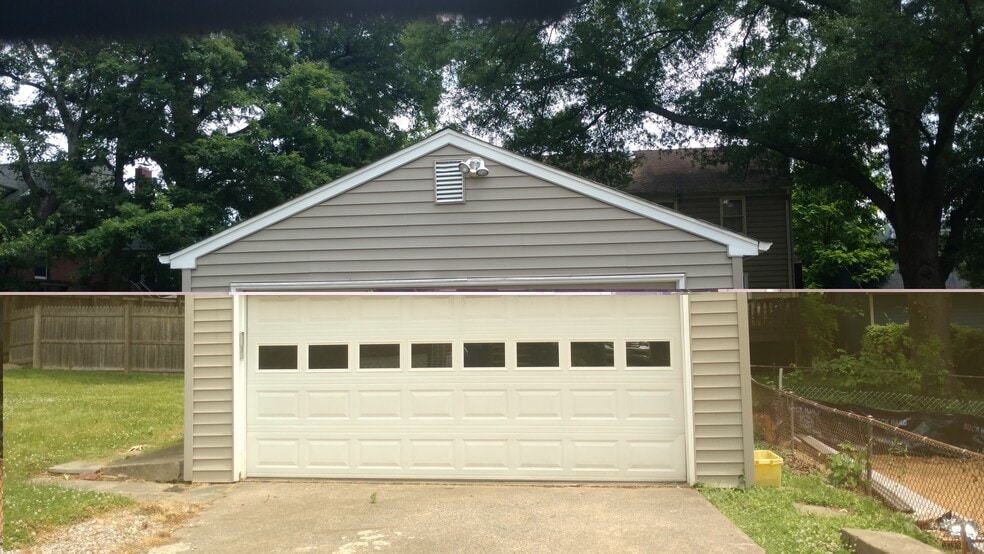 Garage - 1605 N Stafford St