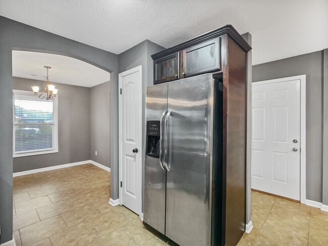 Building Photo - Available August 6th!!! Recently Updated 3...